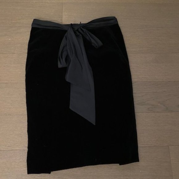 Theory Black Velvet Pencil Skirt with Bow - Picture 5 of 8